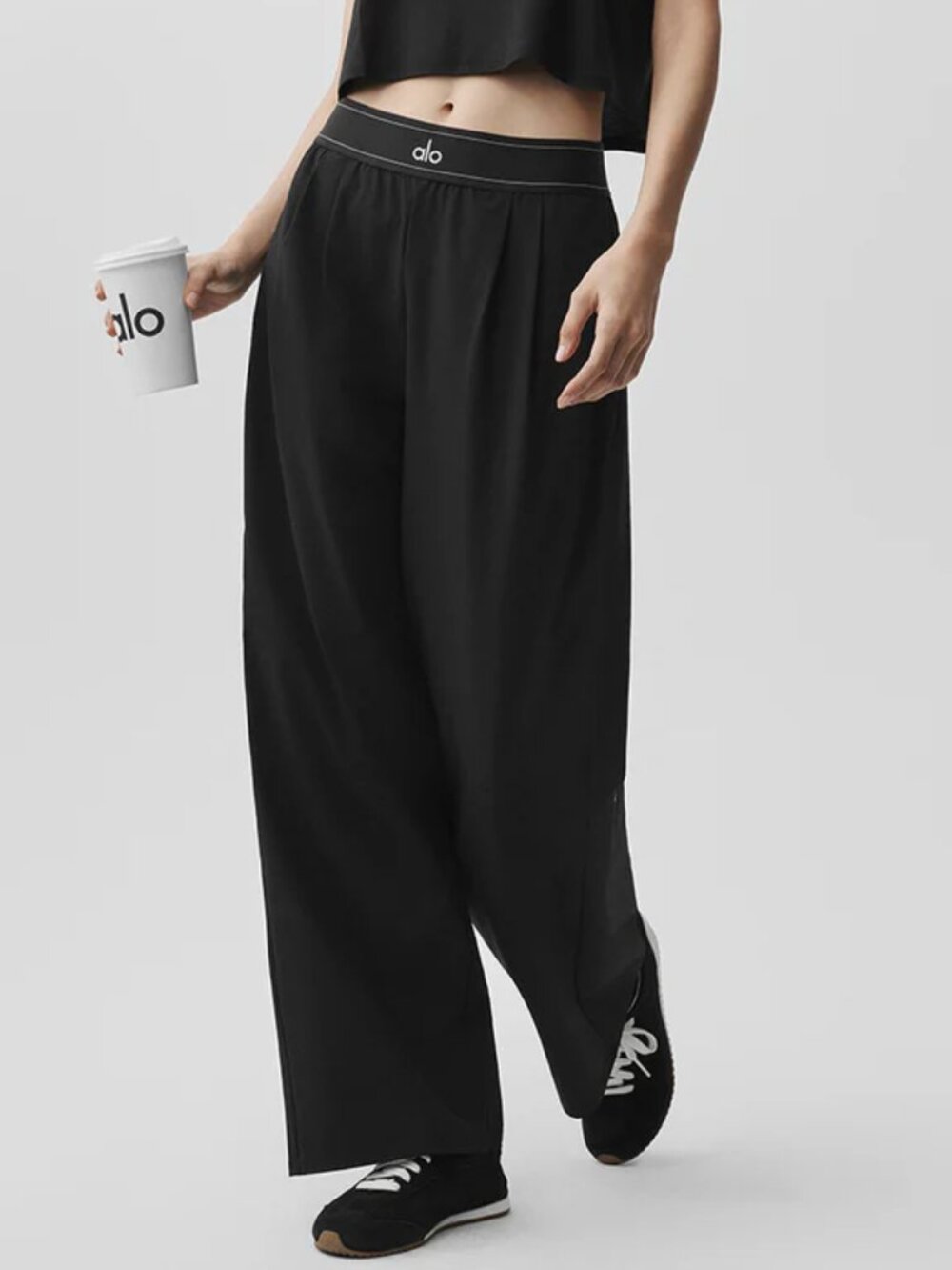 NWT Black ALO Yoga 🖤 Women’s Chic Wide Leg Pants – Minimalist || Regular 😉